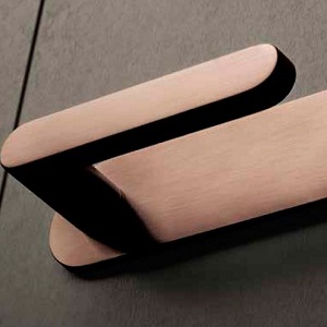 Pronksitooni furnituur