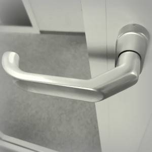 Nihutatud ukselingid raamitud ustele